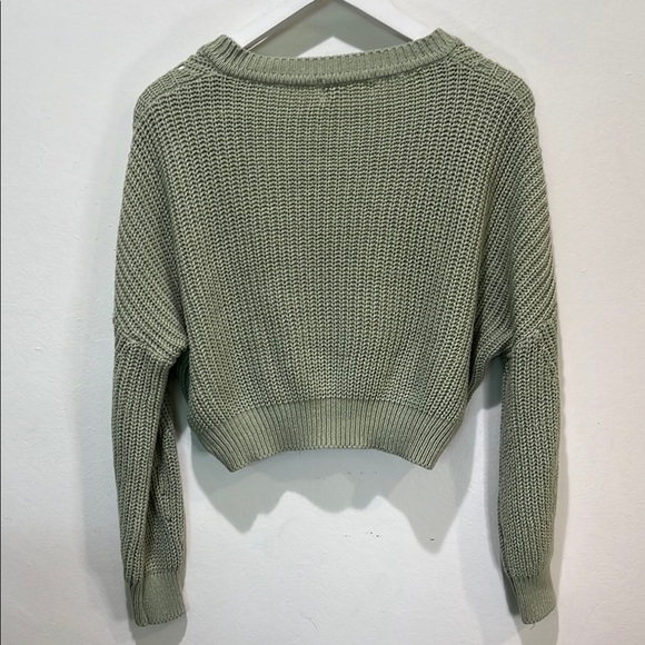 Jon & Anna Green V-Neck Sweater with Textured Knit Size Small - Picture 6 of 6